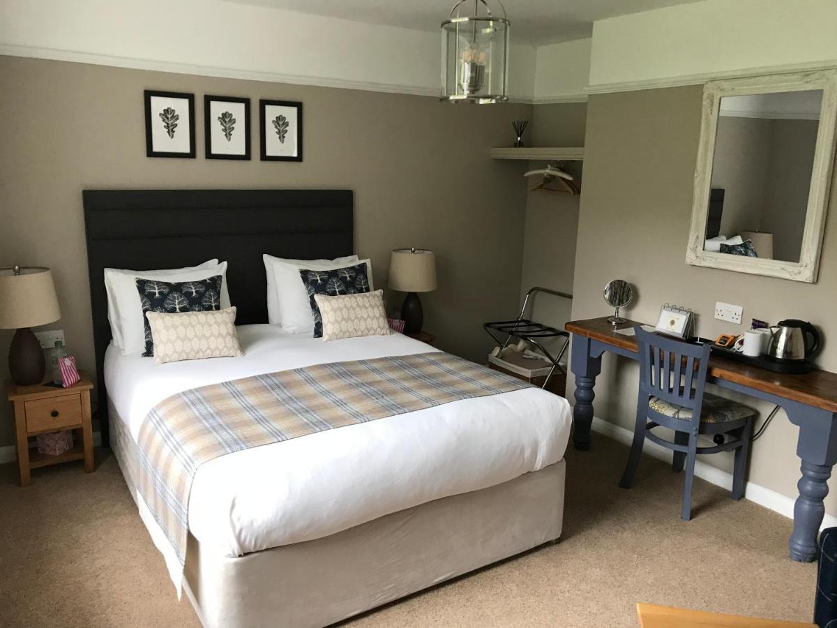Oak Tree Lodge & Holiday Parking Burstow Экстерьер фото