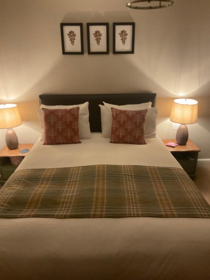 Oak Tree Lodge & Holiday Parking Burstow Экстерьер фото